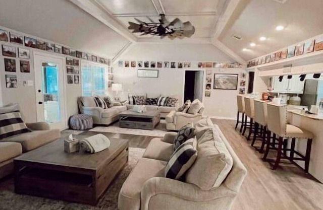 Lake Whitney Blue House Large Group Getaway Sleeps 20 (Lake access)