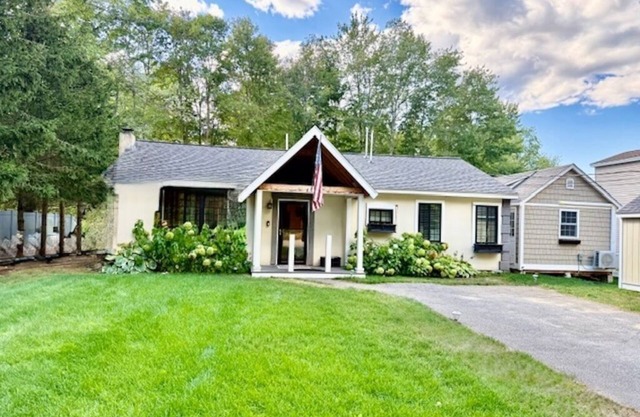 Lake Winnisquam Waterfront-Renovated 2 BR Cozy Lake house