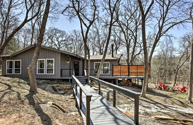 'Lakecrest Retreat' - ½ Mi to Lake Texoma Marina!
