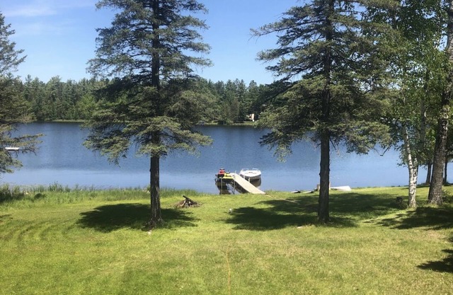 Lakefront 4 Bedroom Cabin
