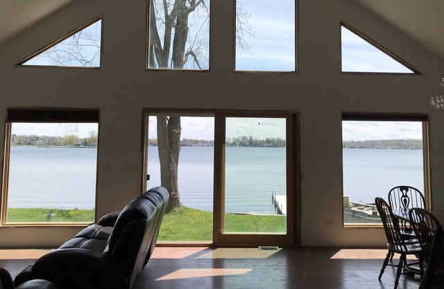 Lakefront 4-bedroom home on Pine Lake