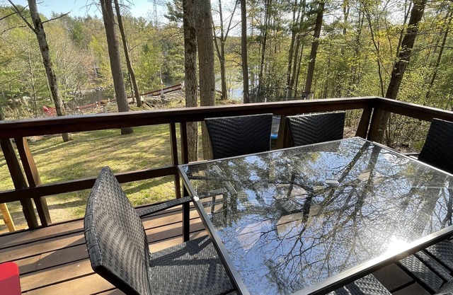 Lakefront 4-Season Cottage on Muskoka's Kahshe Lake