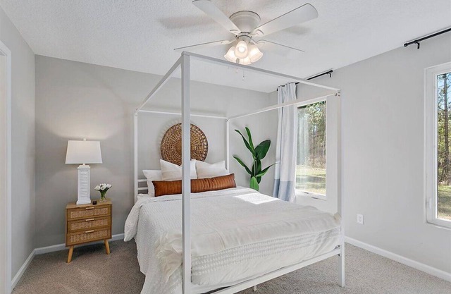 Lakefront 4BR Retreat Near Kings Bay Modern & Remote Work Ready
