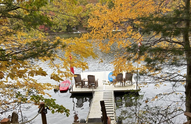 LAKEFRONT Cabin: Hot Tub, Kayaks, Private Dock & Gardens - OWLS NEST Deep Creek