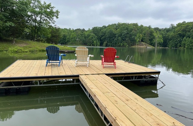 Lakefront Cabin with private dock, kayaks, fire pit, New hot tub, and cigar room