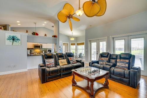 Lakefront Cape Coral Getaway with Furnished Lanai!