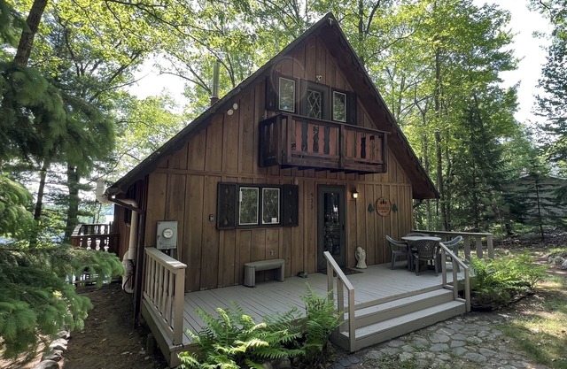 Lakefront Chalet - Badwater Lodge - Gorgeous Lake Views