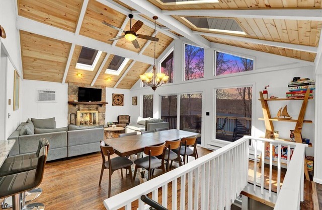 Lakefront Chalet | HotTub | Sauna | FirePit | Dock