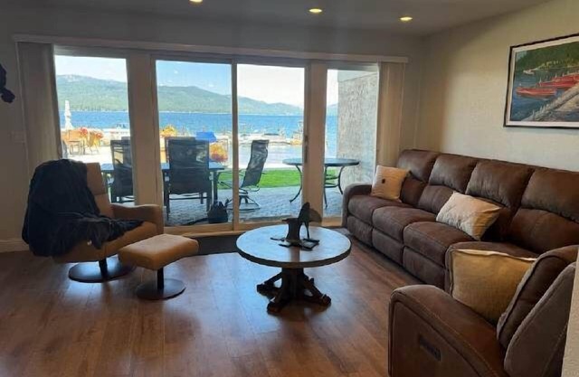 LAKEFRONT CONDO WITH SEASONAL POOL & BEACH