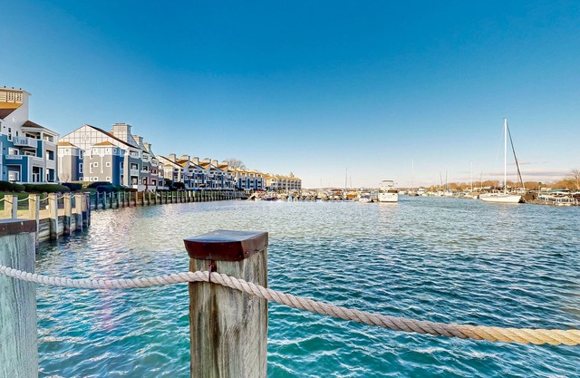 Lakefront condo with on-site pool & private balcony