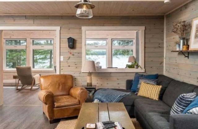 Lakefront Cottage in Muskoka