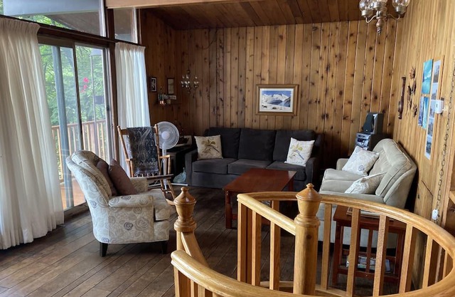 Lakefront Cottage in the Heart of Muskoka with South Facing Exposure