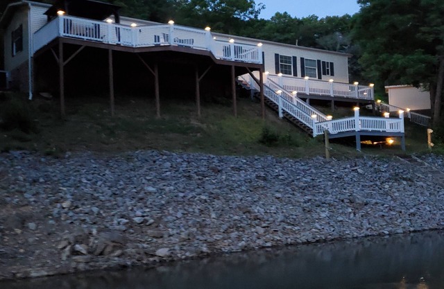 Lakefront Cottage on Cherokee Lake - with private dock Small Dog friendly