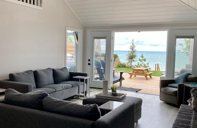 Lakefront Cottage on Lake Huron - with Private Beach!