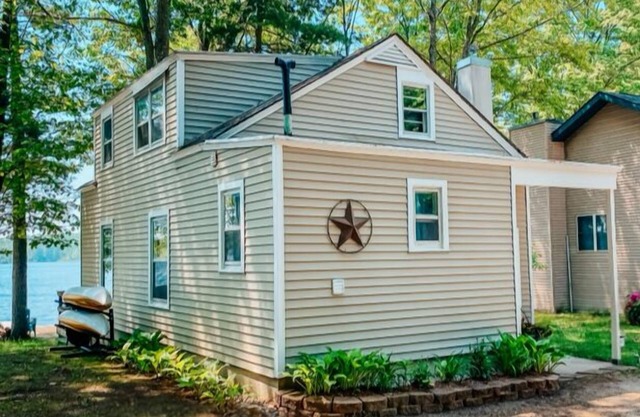 Lakefront cottage close to Traverse City, Sleeping Bear Dunes & Crystal Mountain