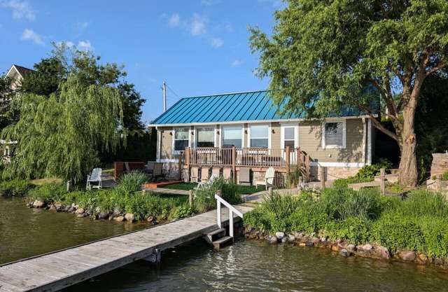 Lakefront Cottage w/Boat Rentals