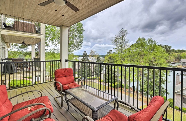 Lakefront Dadeville Condo w/Community Boat Dock!