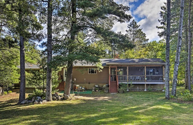 Lakefront Family Getaway w/Private Deck & Dock!