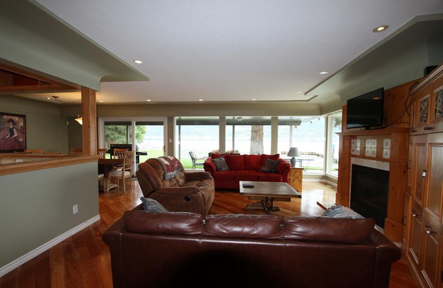 Lakefront family oriented property -- flat, fully fenced 177 ft. beach front