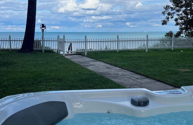 Lakefront Family Retreat with a Perfect View