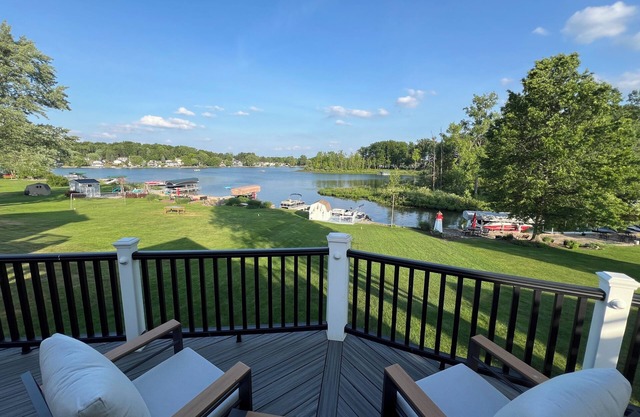 Lakefront Getaway on Murray Lake - Swim, Fish, Float, & Relax