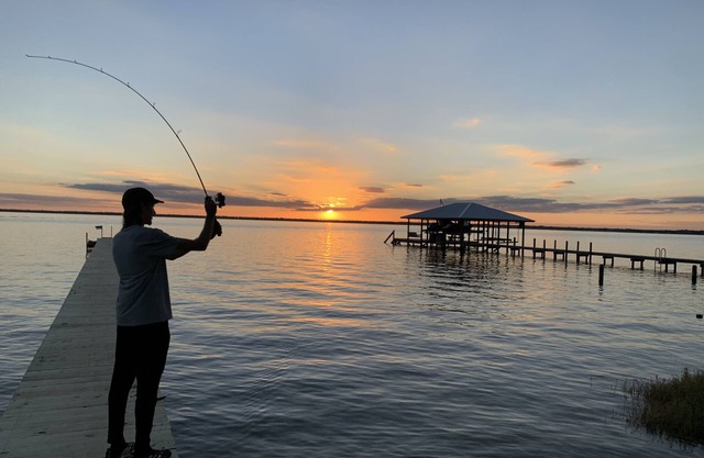 Lakefront getaway with white sand, clear water, gorgeous sunsets