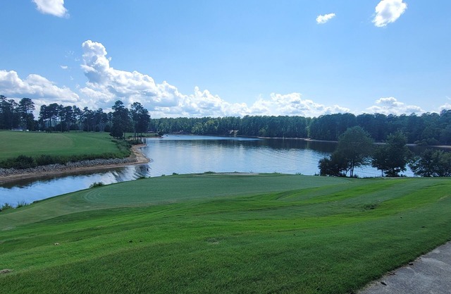 Lakefront Golf Course Vacation with Heated Pool