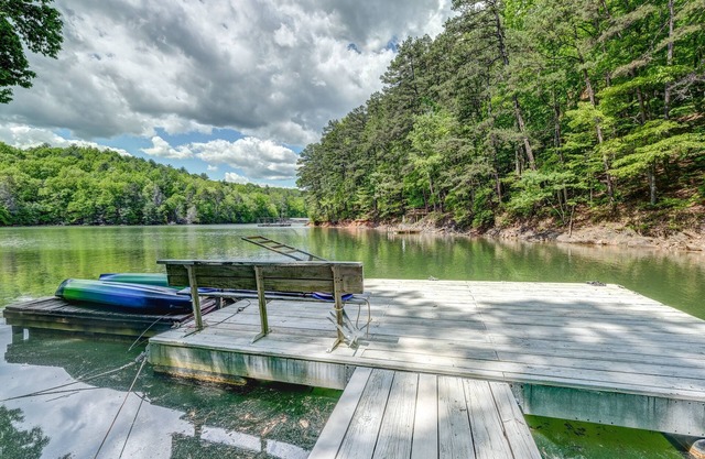 Lakefront Hidden Cove Cabin