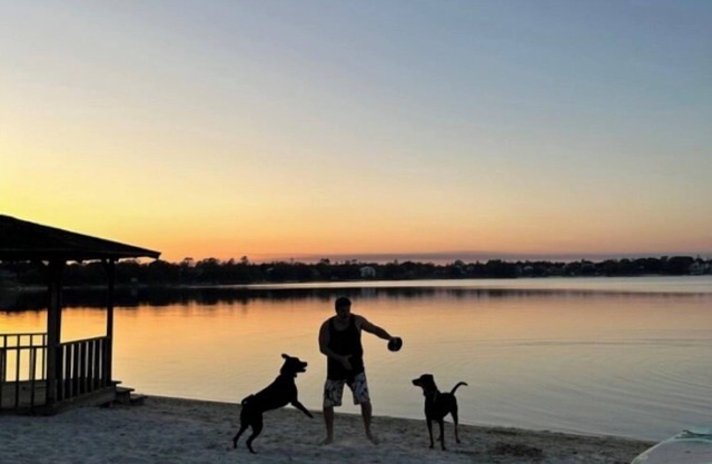 Lakefront Home + Private Beach + Firepit + Kayaks + Pets