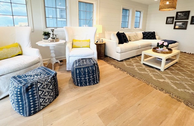 Lakefront home, huge bunk room, near park, swimspa