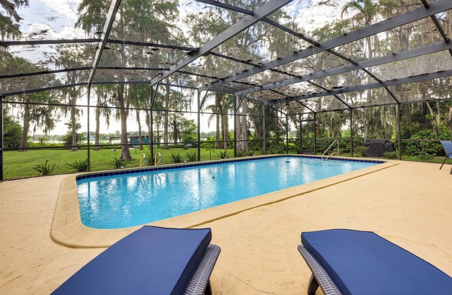 Lakefront Home w/Hot Tub & Dock in Orlando!