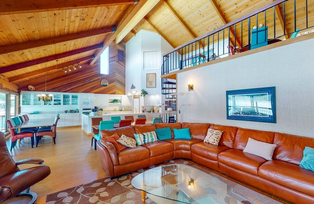 Lakefront home w/recreation room, hot tub, central AC, WiFi, private dock, & W/D