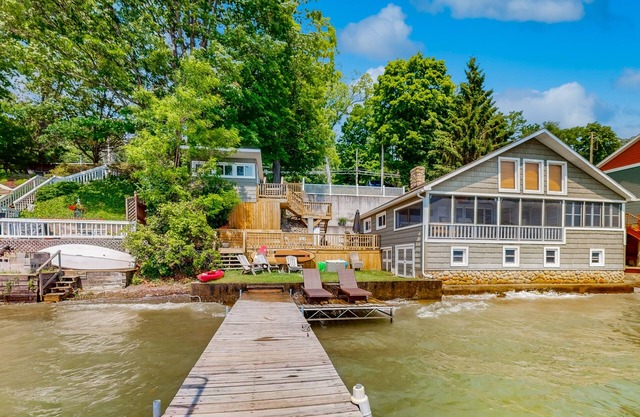Lakefront home with gorgeous views, decks & grill on Keuka lake