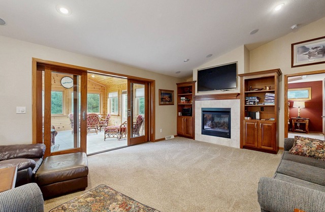 Lakefront home with grill, firepit, pool table, jetted tub