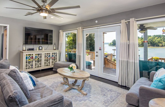 Lakefront Home with Lake Livingston Views near Fishing Piers & Community Park