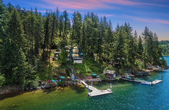Lakefront House | Great Dock for Swimming | Water Toys & Amazing Views!