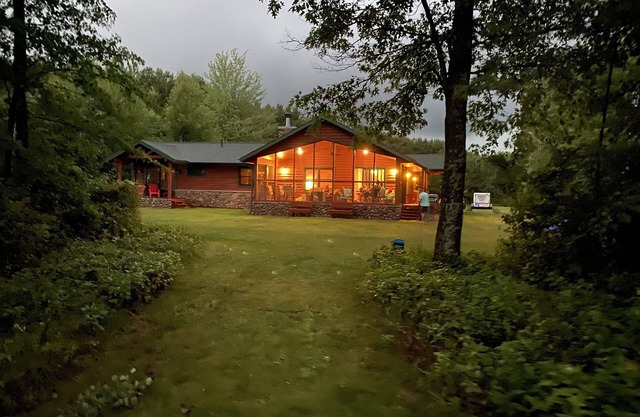 Lakefront House with Amazing Sun Room and Jacuzzi!