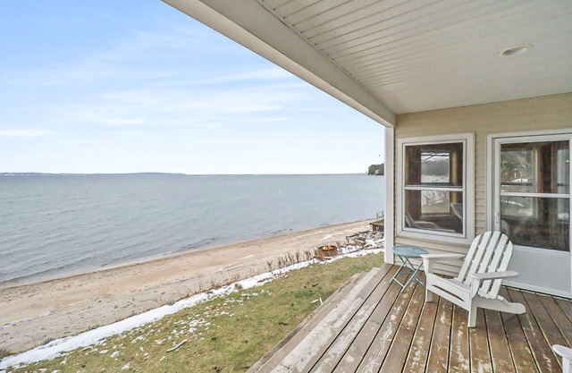 Lakefront house with beach access, firepit, & gas grill - snowbird friendly