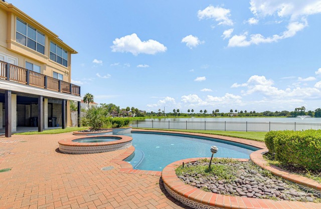 Lakefront Houston House - 1 Mi to Space Center!