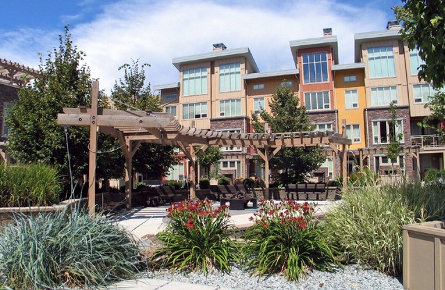 Lakefront Living in beautiful Okanagan
