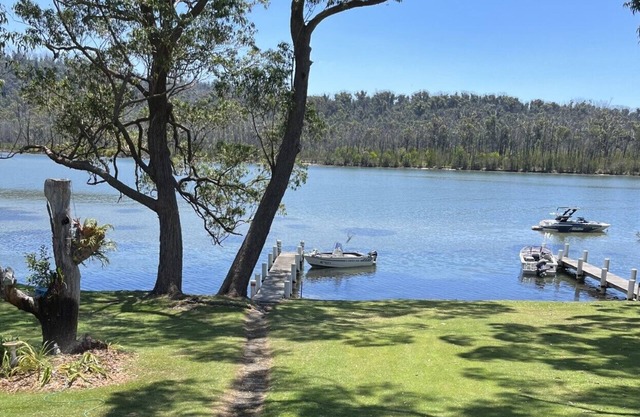 Lakefront location with private jetty