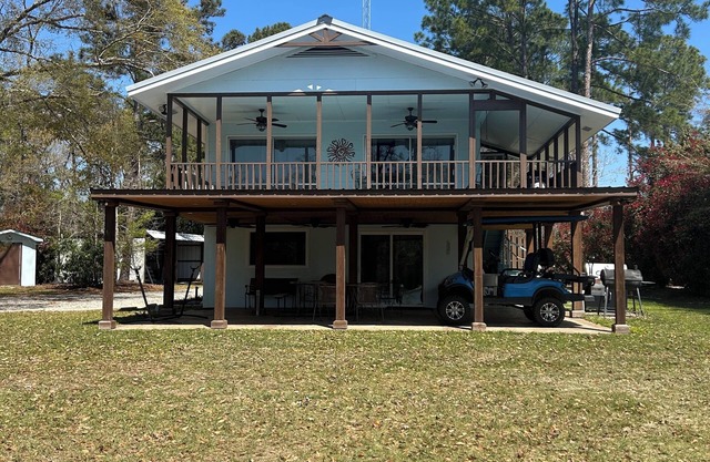 LAKEFRONT LODGE nAmazing Big Flat Lot, Beach, Boat Dock!nLAKE EUFAULA AL