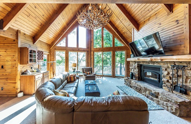 Lakefront Lodge on at Lake of Egypt Sleeps 14 MAX