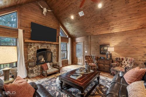 Lakefront Lodge On Emerald Isle With Hot Tub
