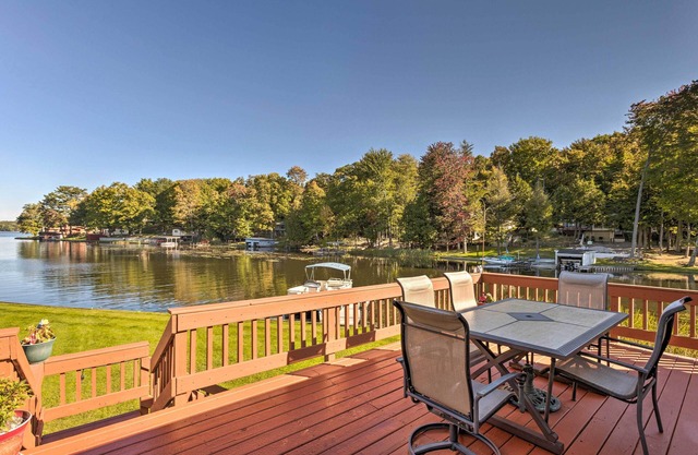 Lakefront Ludington Retreat w/Kayaks & Fire Pit!