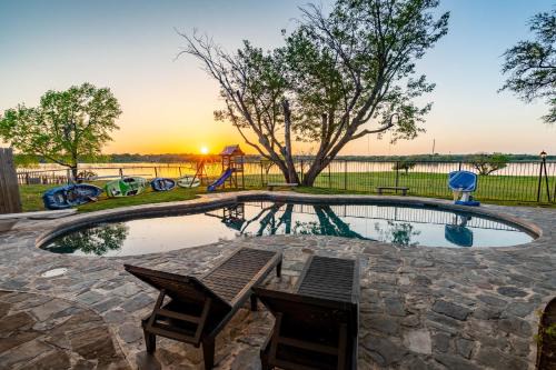 Lakefront Luxe 5BR 2Bath Home with Pool & Hot Tub