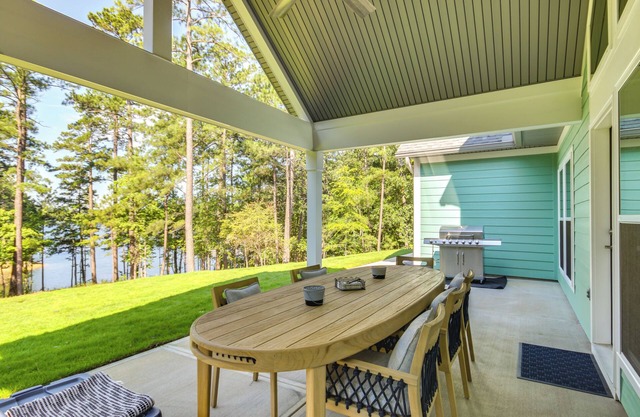 Lakefront McCormick Retreat w/Patio & Views
