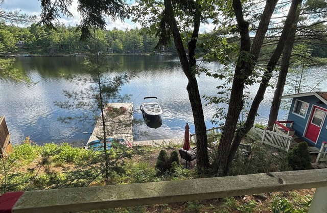 Lakefront Muskoka Retreat w/Sauna Fire Pit Dock