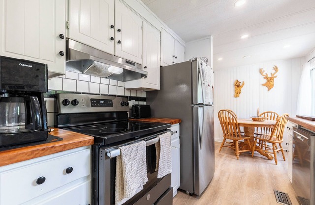 Lakefront Muskoka Retreat 4 Bedroom Cottage