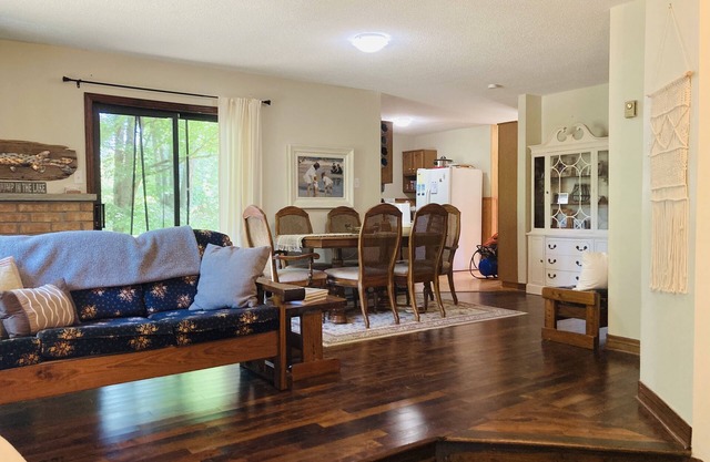 LAKEFRONT OASIS, the perfect cottage getaway+NEW Bunkie w/Loft!nSleeps up to 12